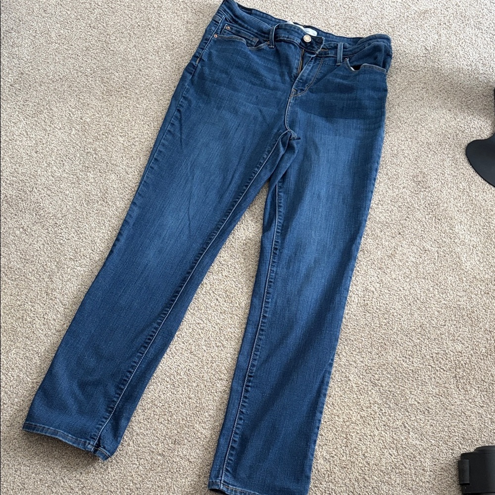 Signature by Levi Strauss Women's Straight Leg Jeans